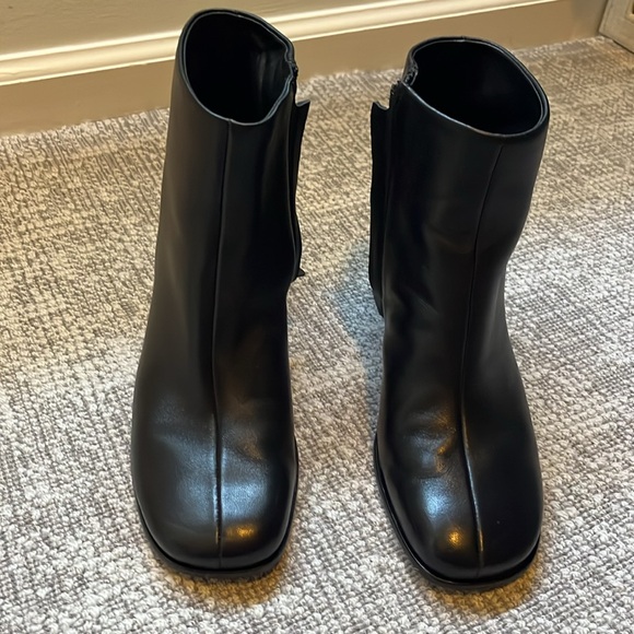 Vince booties. Size 8. Black. - Picture 4 of 6